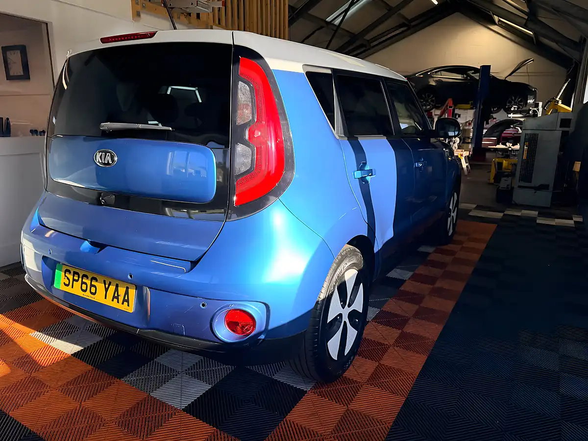 Used 2016 Kia Soul EV SUV Blue - Interior and Exterior details 5