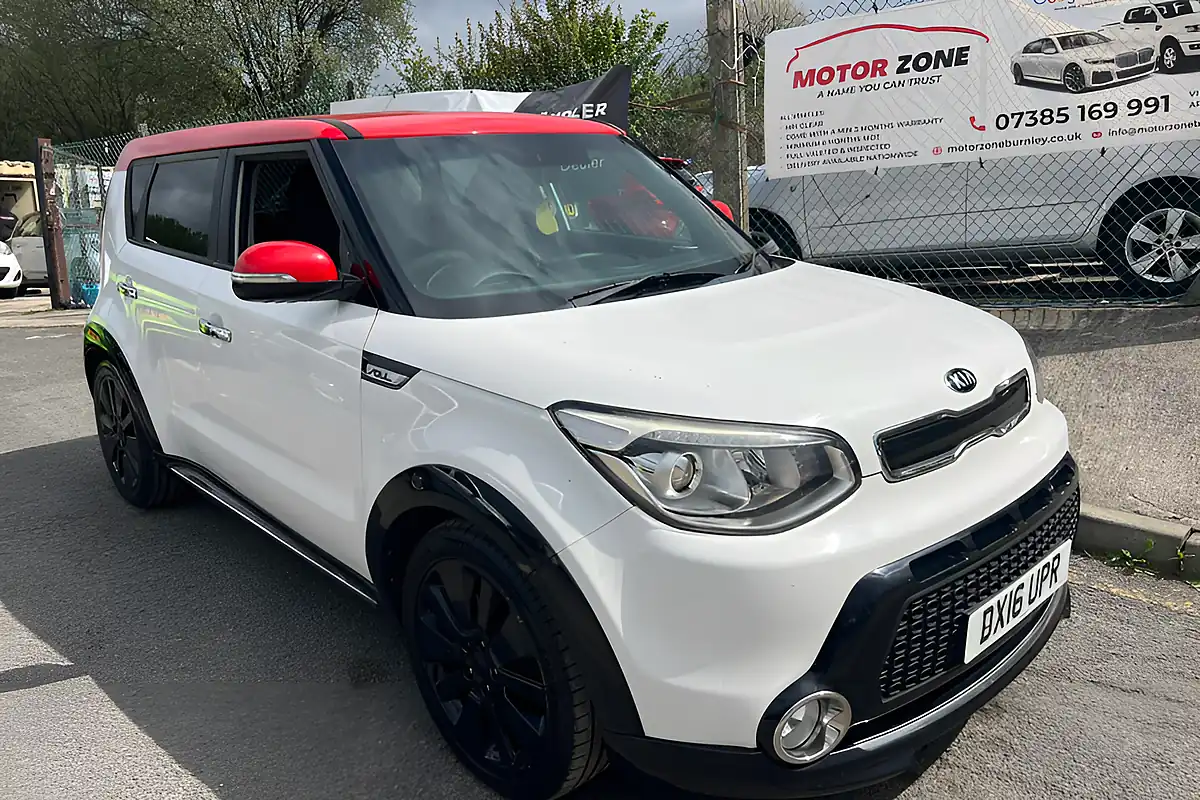 Used 2016 Kia Soul Mixx White - Front View