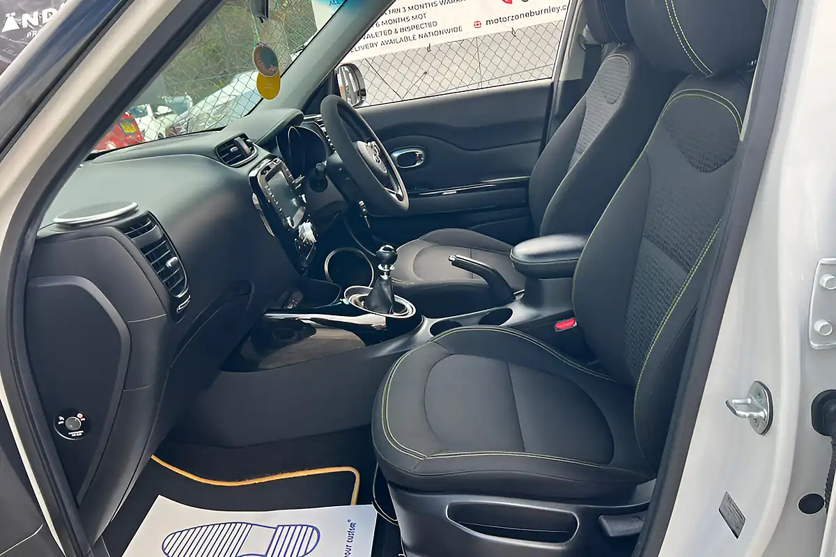 Used 2016 Kia Soul Mixx White - Interior and Exterior details 13