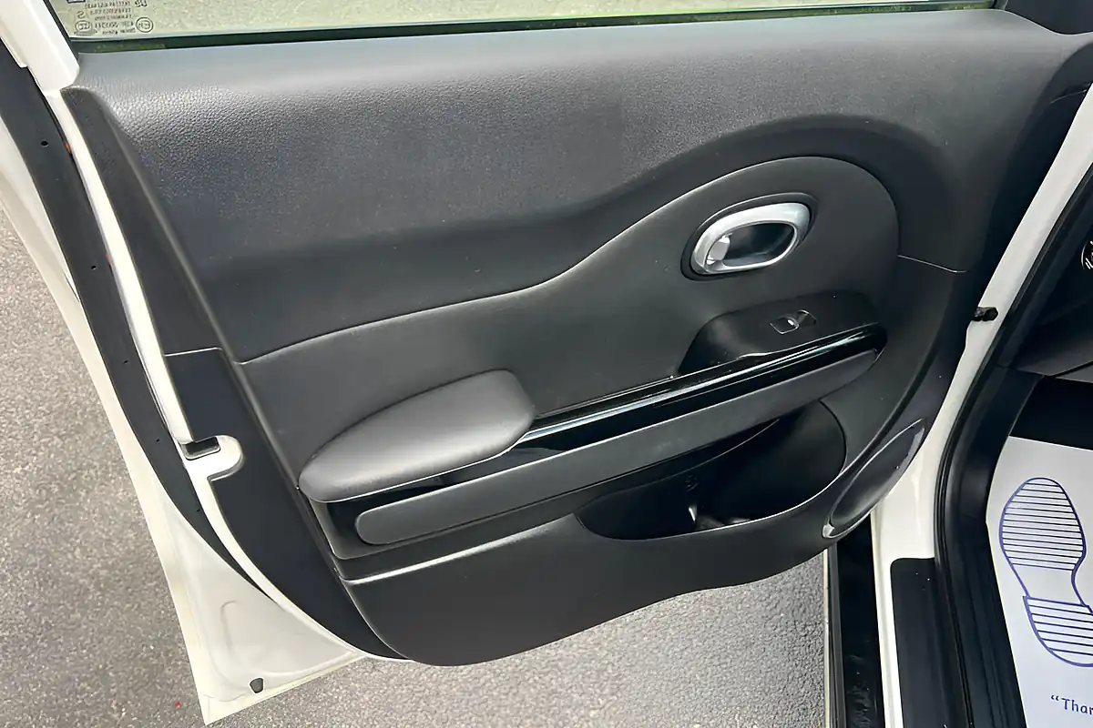 Used 2016 Kia Soul Mixx White - Interior and Exterior details 18