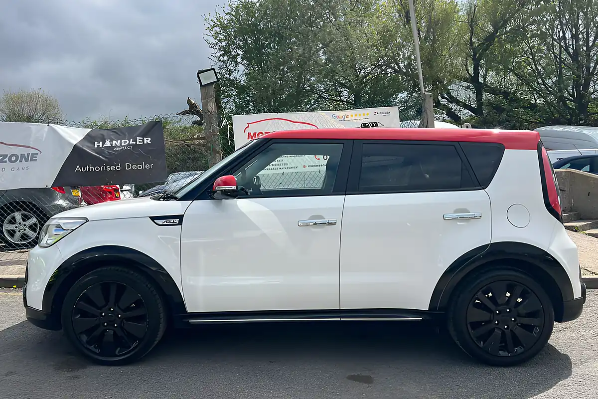 Used 2016 Kia Soul Mixx White - Interior and Exterior details 3