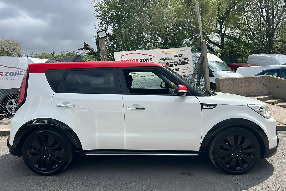 Used 2016 Kia Soul Mixx White - Interior and Exterior details 9
