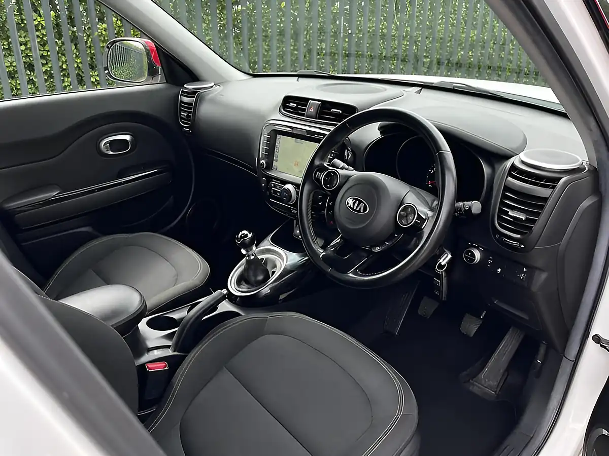 Used 2016 Kia Soul Mixx White - Interior and Exterior details 12