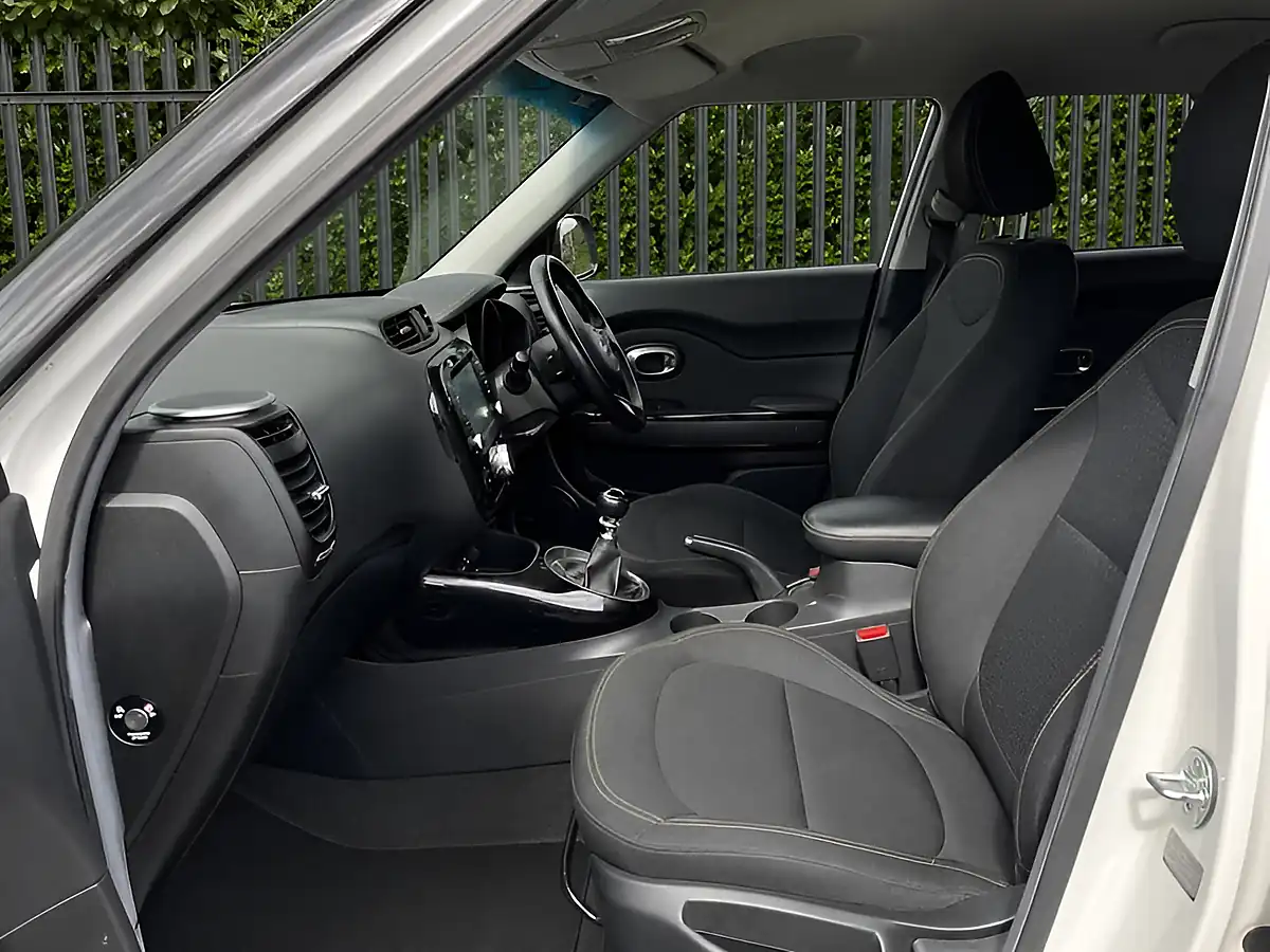 Used 2016 Kia Soul Mixx White - Interior and Exterior details 13