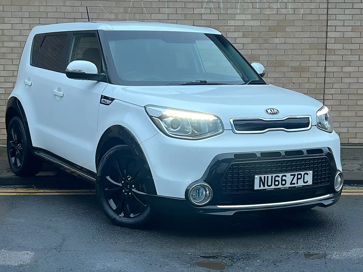Used 2016 Kia Soul Urban White - Front View