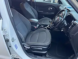 Used 2016 Kia Soul Urban White - Interior and Exterior details 11