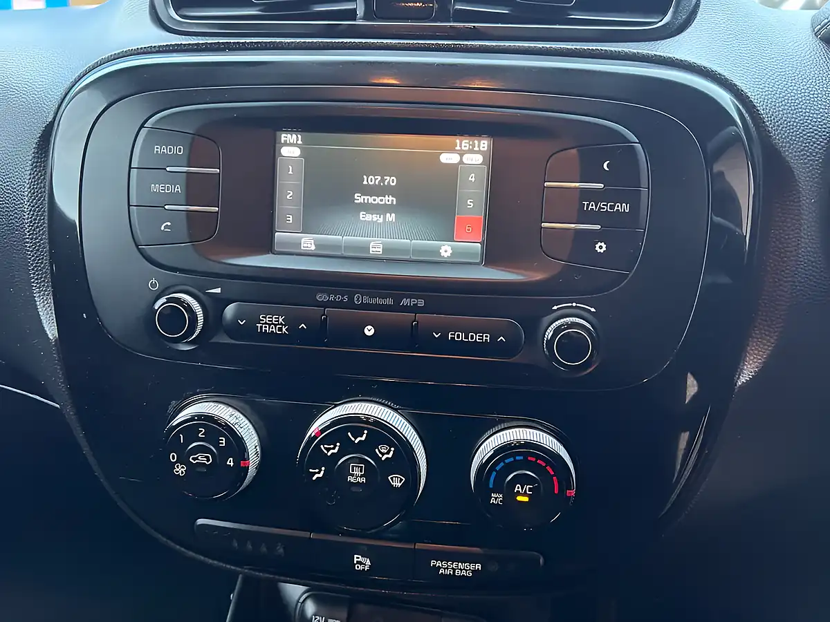 Used 2016 Kia Soul Urban White - Interior and Exterior details 14