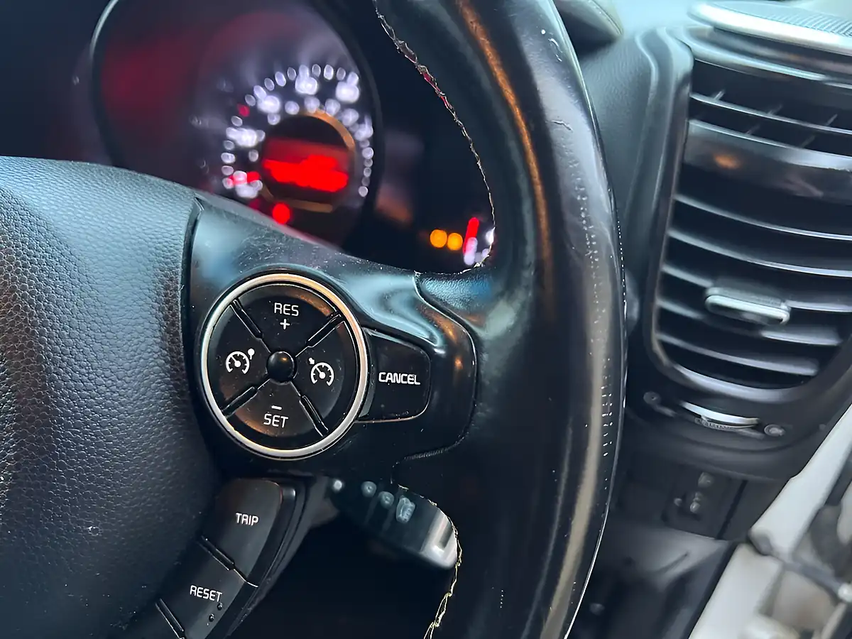 Used 2016 Kia Soul Urban White - Interior and Exterior details 19