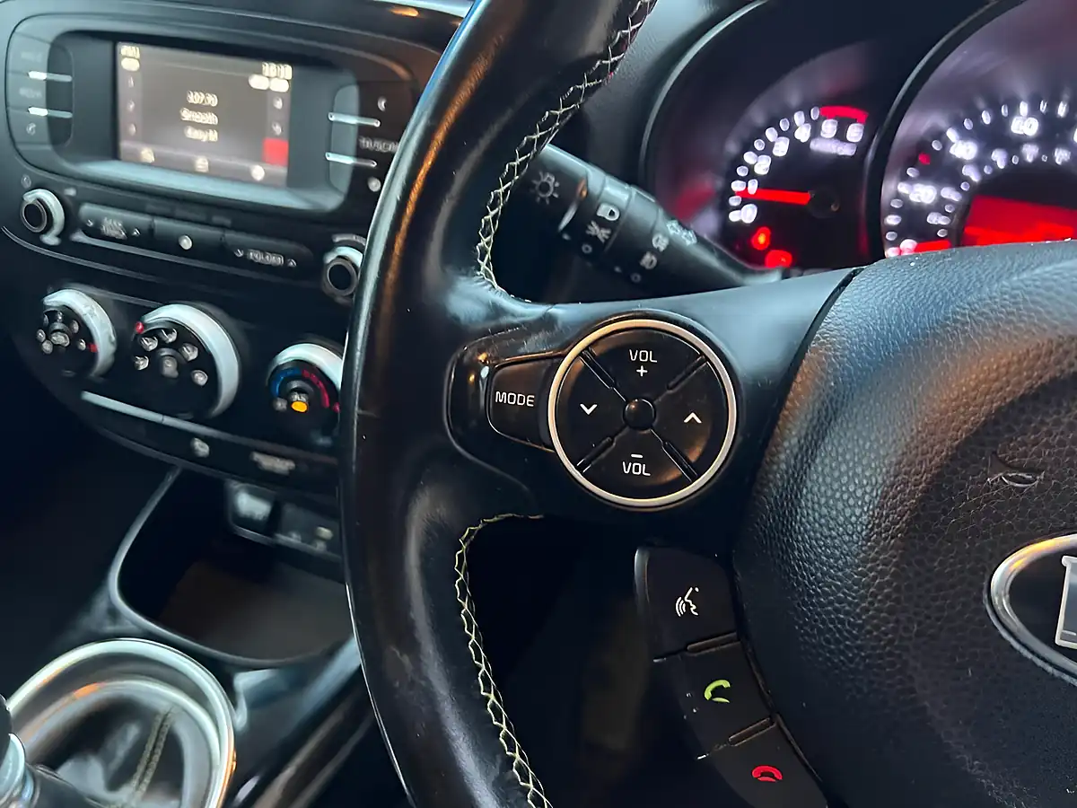 Used 2016 Kia Soul Urban White - Interior and Exterior details 20