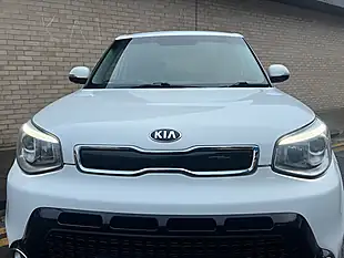 Used 2016 Kia Soul Urban White - Interior and Exterior details 3