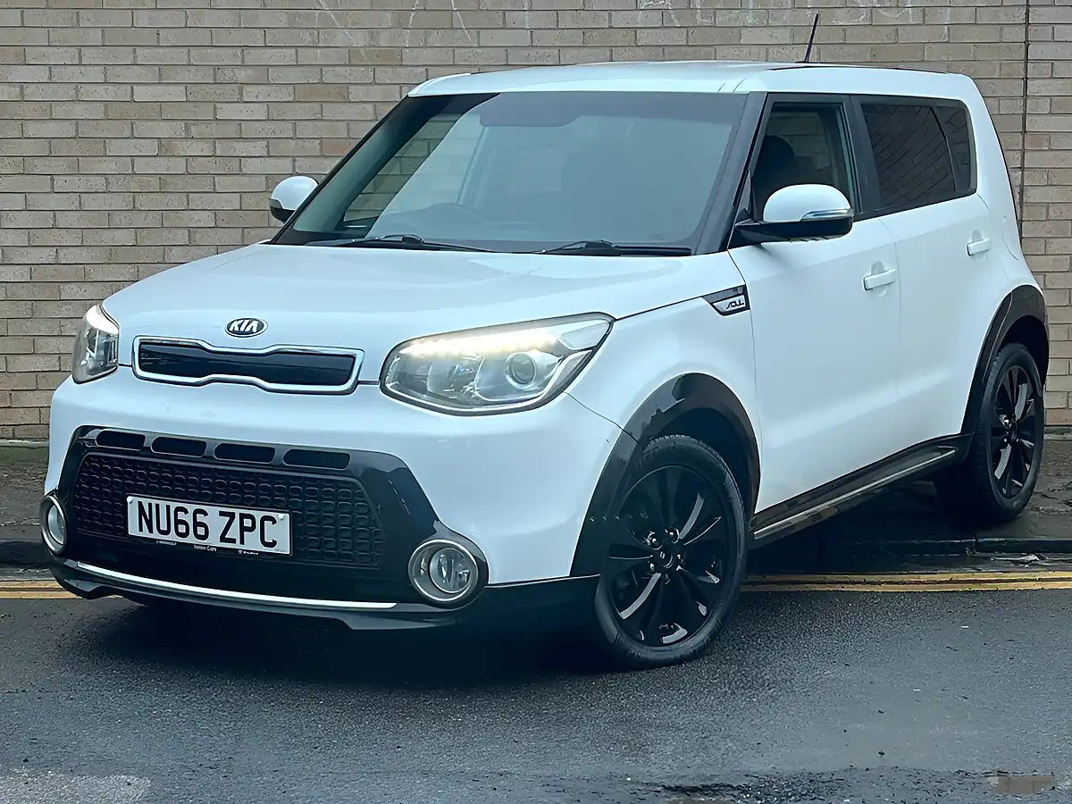 Used 2016 Kia Soul Urban White - Interior and Exterior details 5