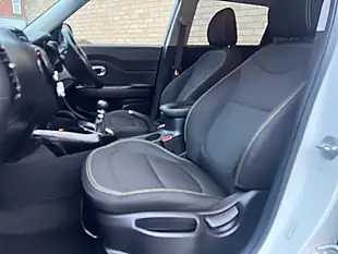 Used 2016 Kia Soul Urban White - Interior and Exterior details 7