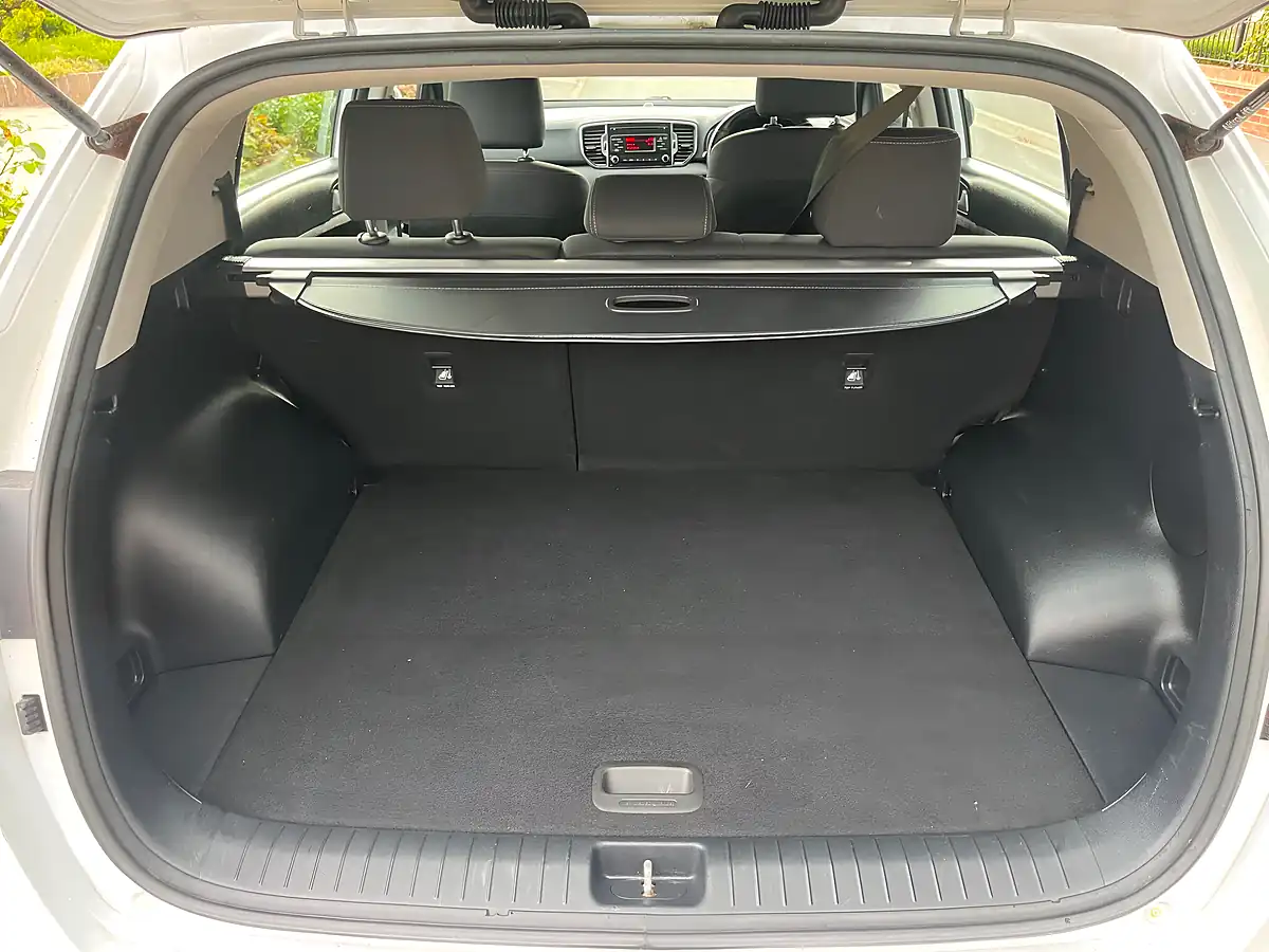 Used 2016 Kia Sportage 1 White - Interior and Exterior details 5