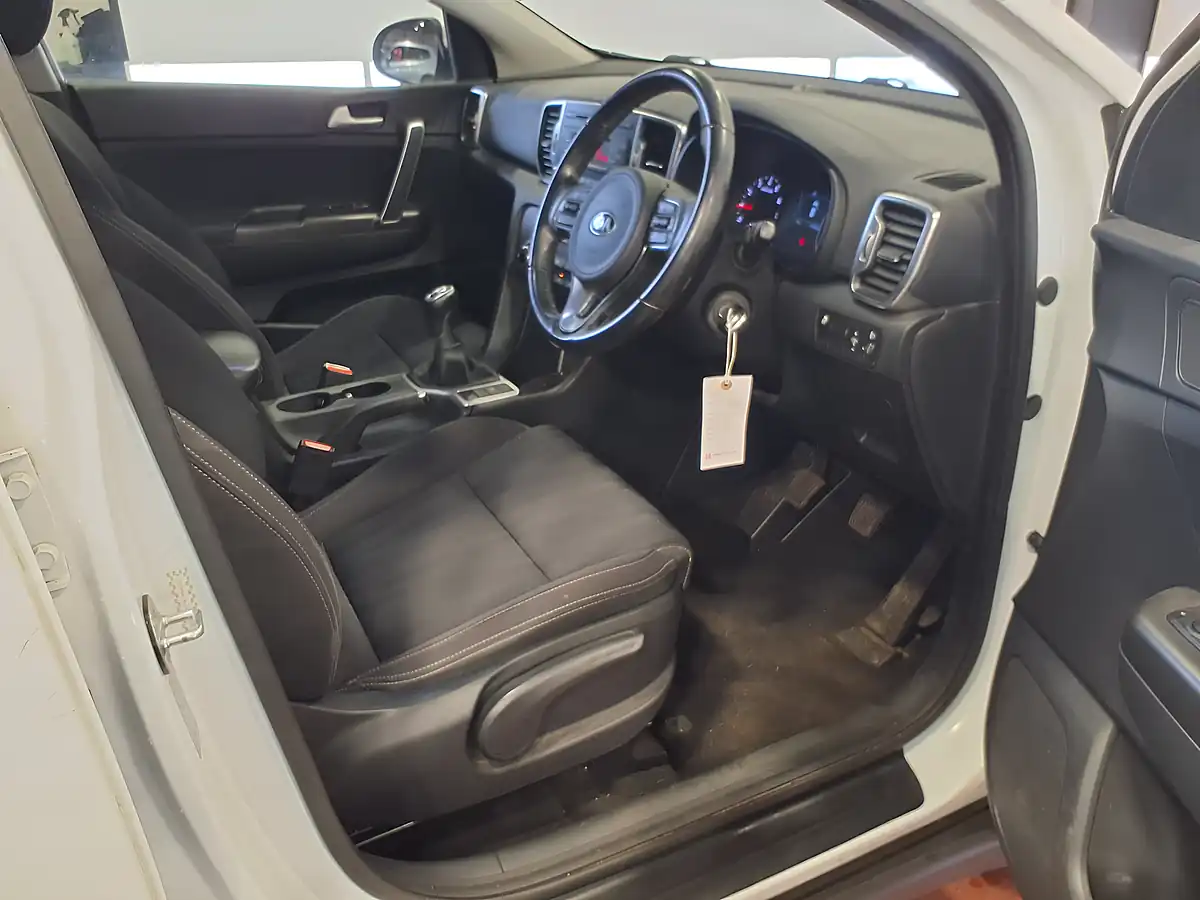 Used 2016 Kia Sportage 1 White - Interior and Exterior details 4