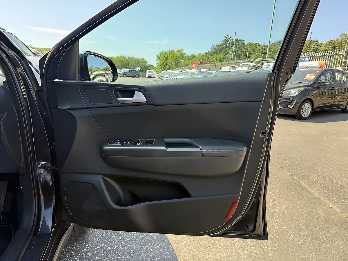 Used 2016 Kia Sportage 2 Black - Interior and Exterior details 11