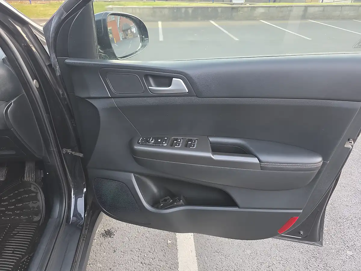 Used 2016 Kia Sportage 2 Black - Interior and Exterior details 18