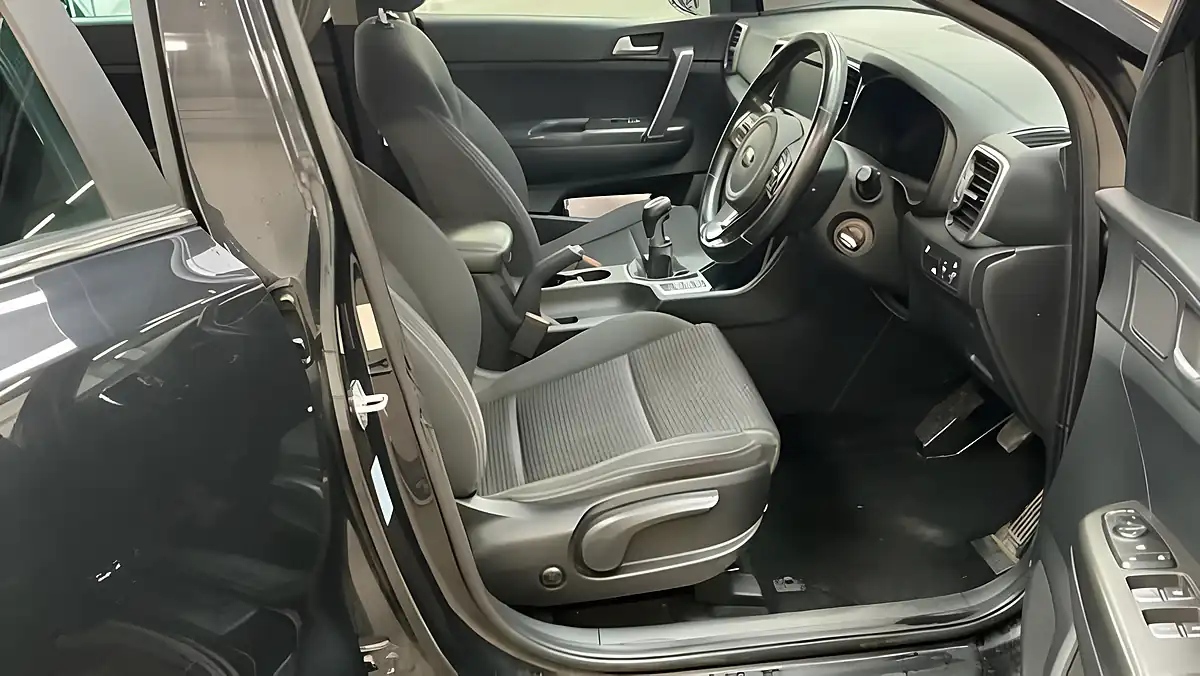 Used 2016 Kia Sportage 2 Black - Interior and Exterior details 12