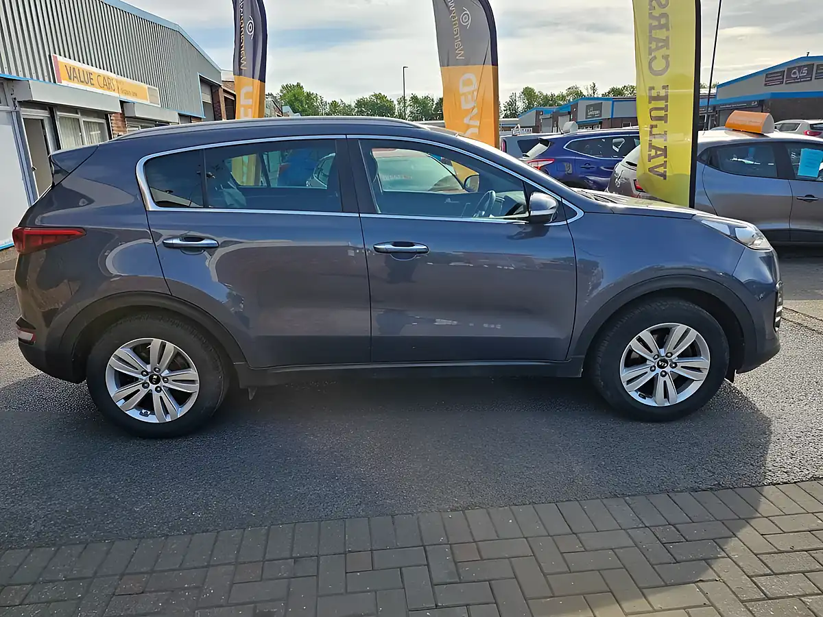 Used 2016 Kia Sportage 2 Blue - Interior and Exterior details 4