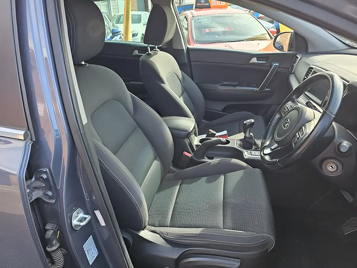 Used 2016 Kia Sportage 2 Blue - Interior and Exterior details 7