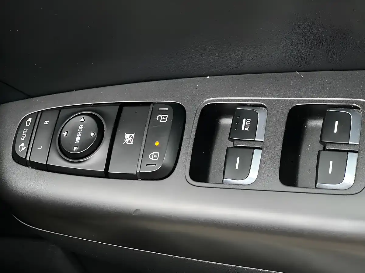 Used 2016 Kia Sportage 2 Blue - Interior and Exterior details 12
