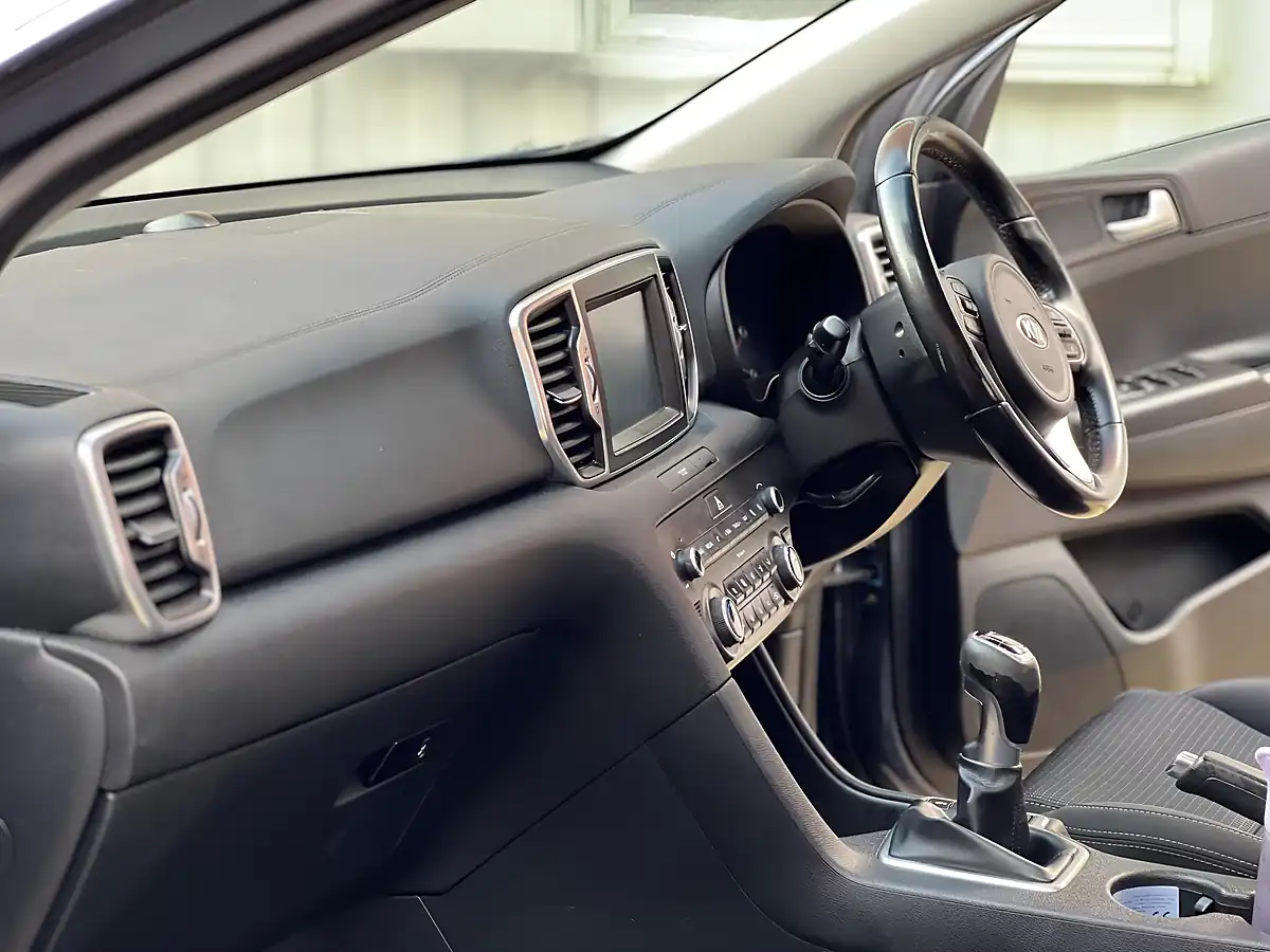 Used 2016 Kia Sportage 2 Blue - Interior and Exterior details 8