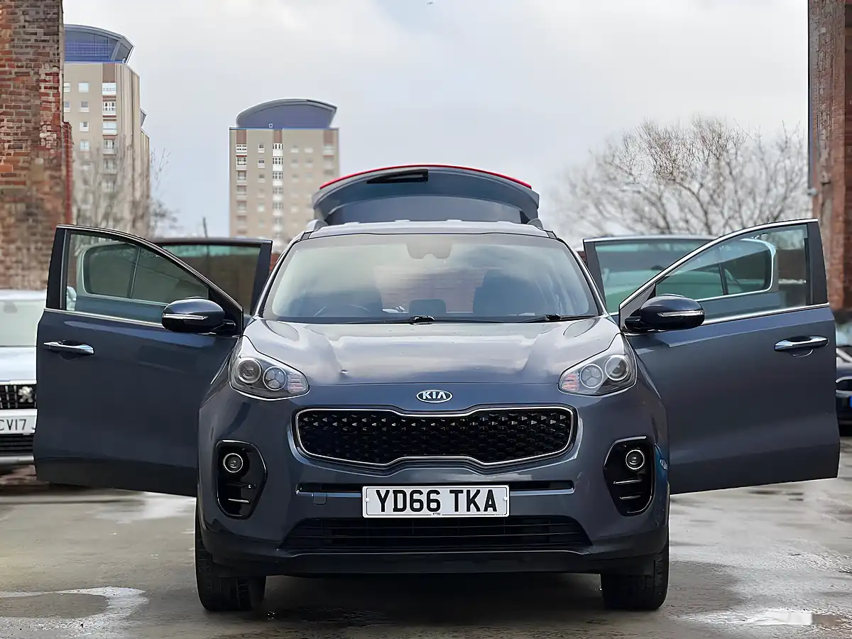 Used 2016 Kia Sportage 2 Blue - Interior and Exterior details 5