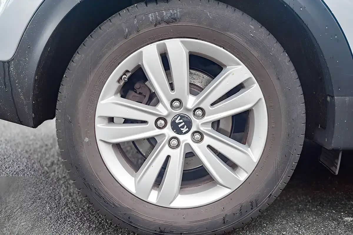 Used 2016 Kia Sportage 2 Euro 6 (s/S) Silver Frost - Interior and Exterior details 13
