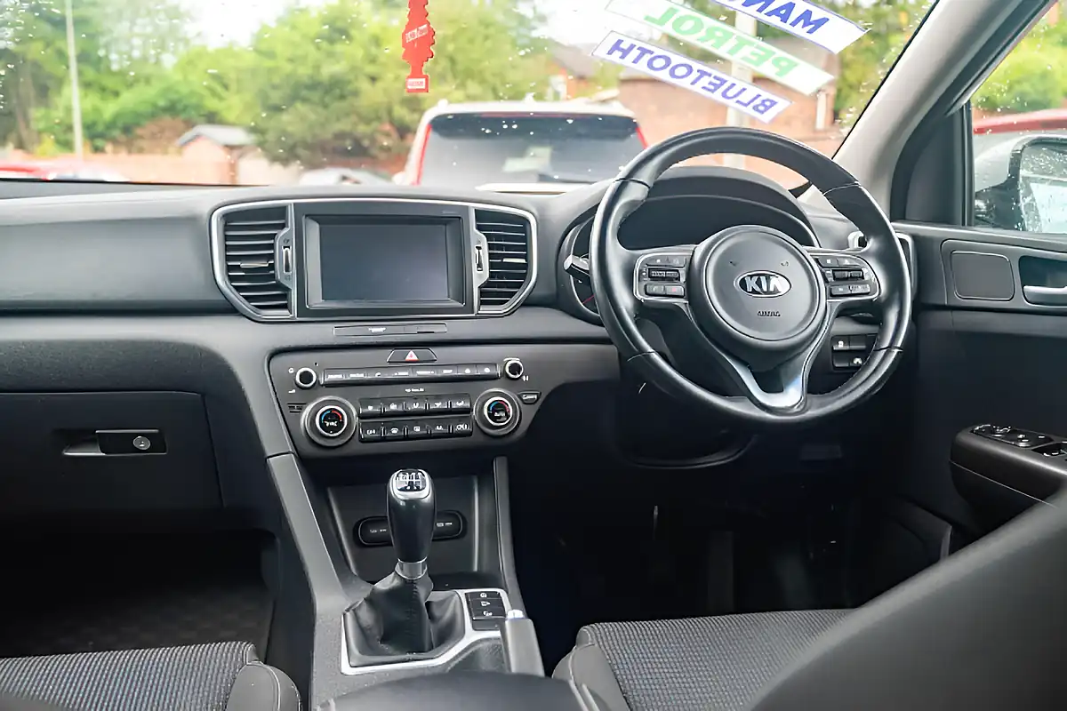 Used 2016 Kia Sportage 2 Euro 6 (s/S) Silver Frost - Interior and Exterior details 16