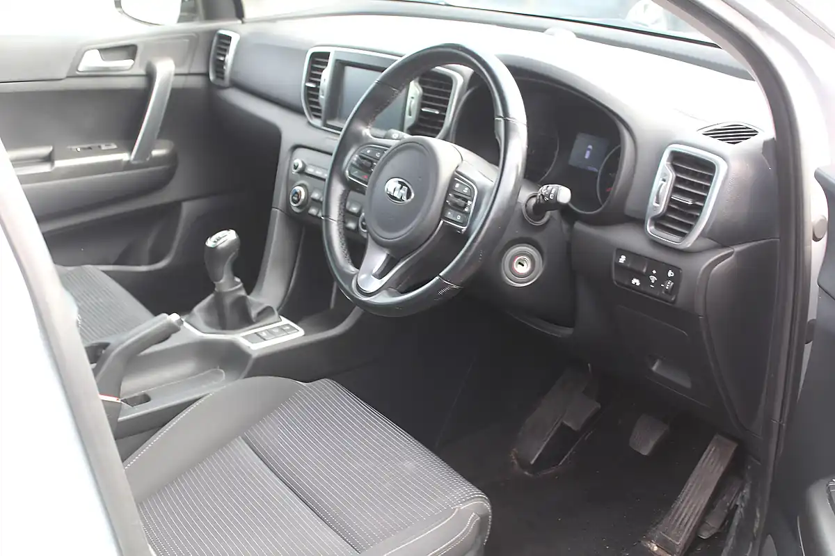 Used 2016 Kia Sportage 2 Silver - Interior and Exterior details 3