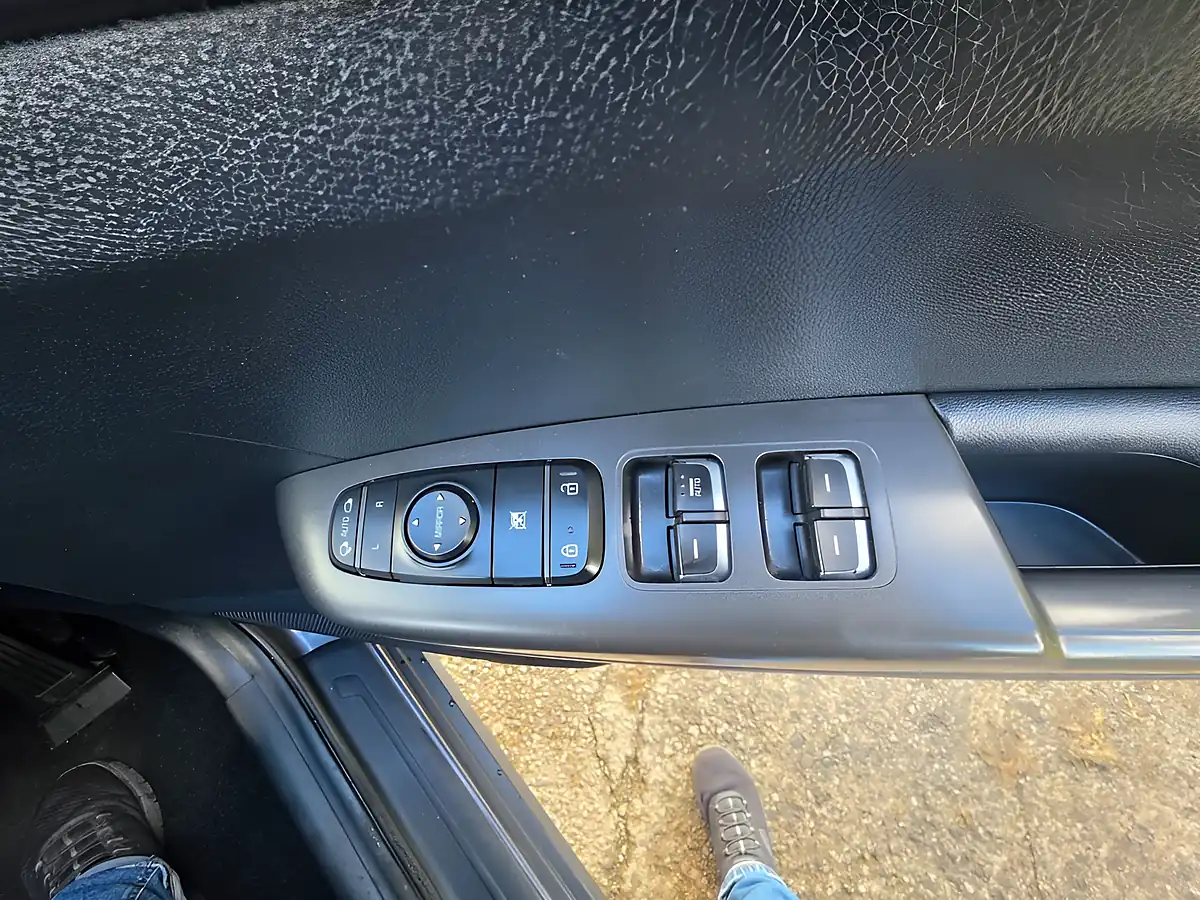 Used 2016 Kia Sportage 2 Silver - Interior and Exterior details 14