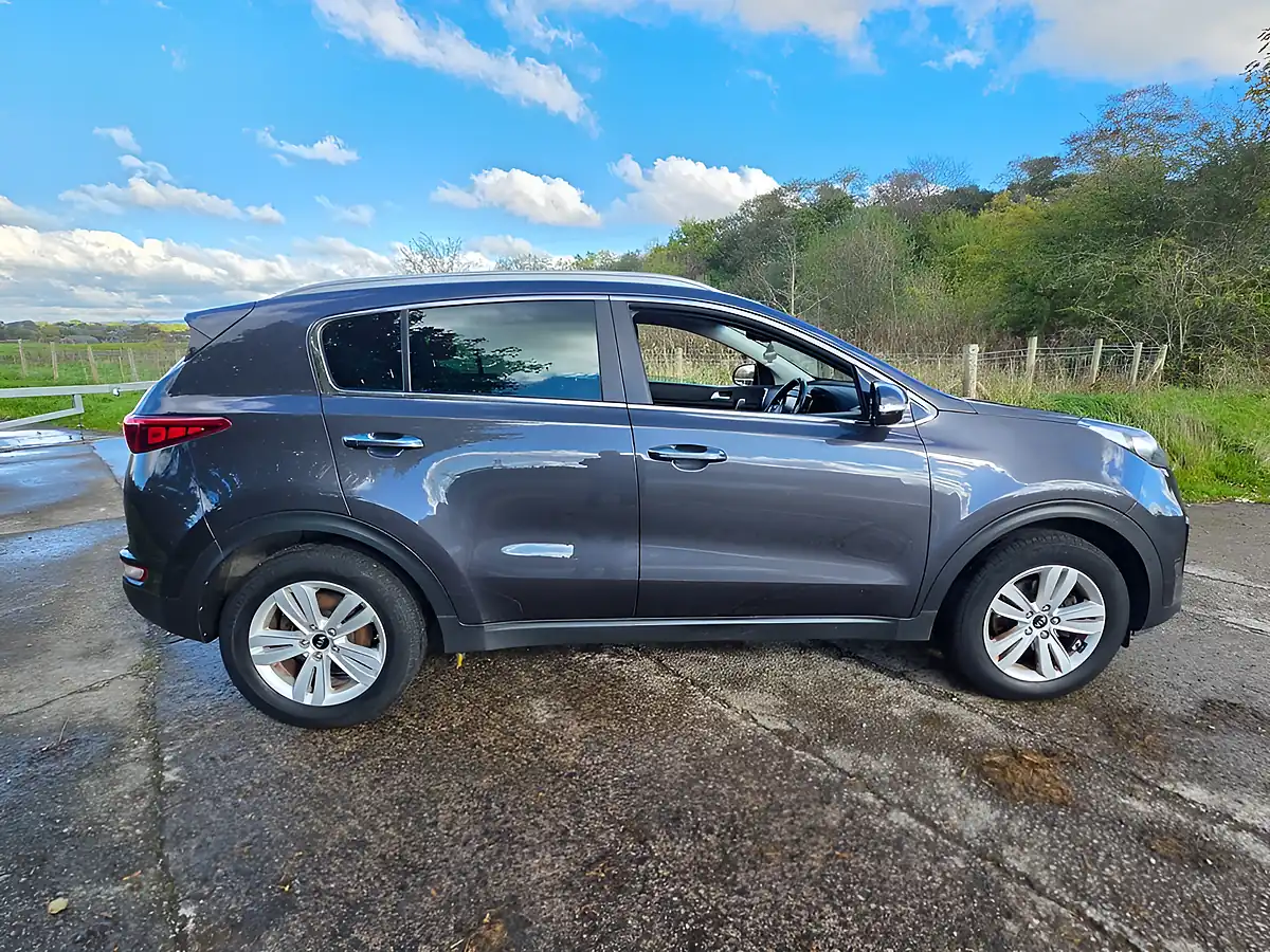 Used 2016 Kia Sportage 2 Silver - Interior and Exterior details 8