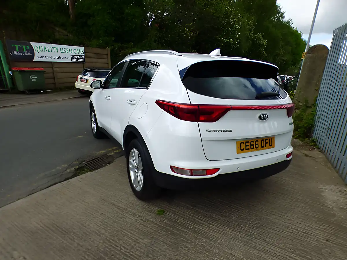 Used 2016 Kia Sportage 2 White - Interior and Exterior details 10