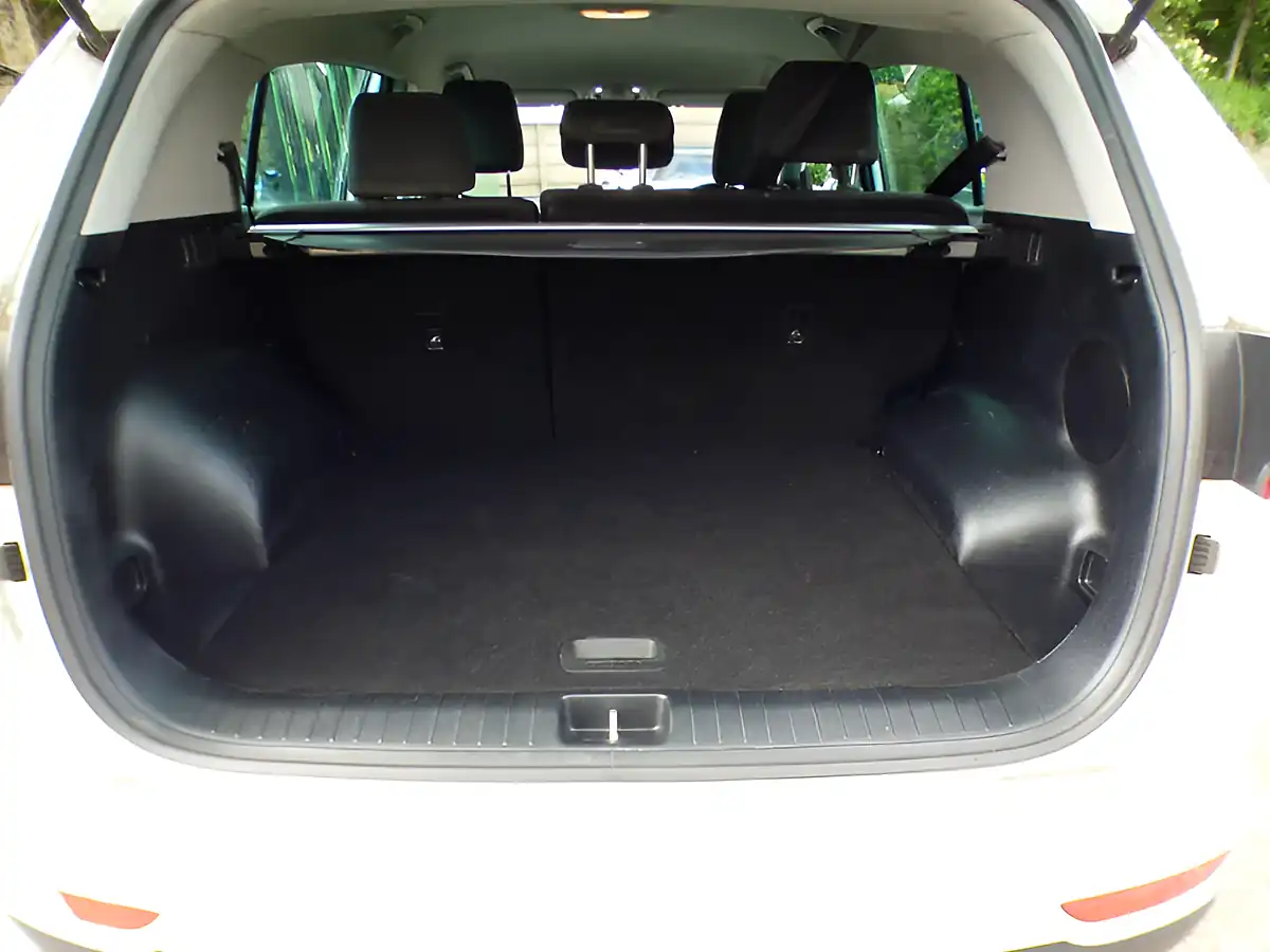 Used 2016 Kia Sportage 2 White - Interior and Exterior details 11