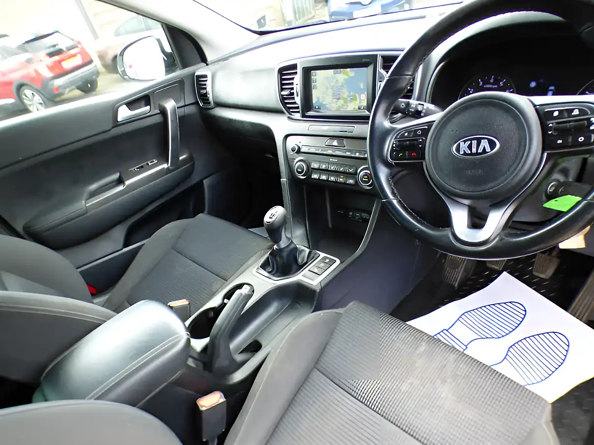 Used 2016 Kia Sportage 2 White - Interior and Exterior details 2