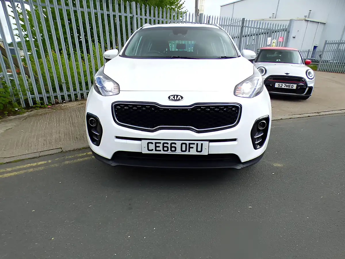 Used 2016 Kia Sportage 2 White - Interior and Exterior details 4