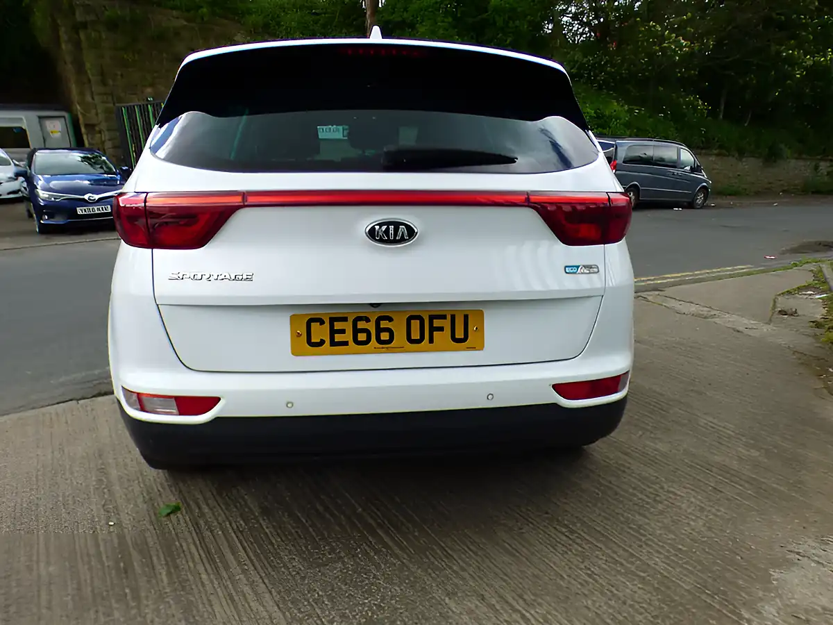 Used 2016 Kia Sportage 2 White - Interior and Exterior details 9