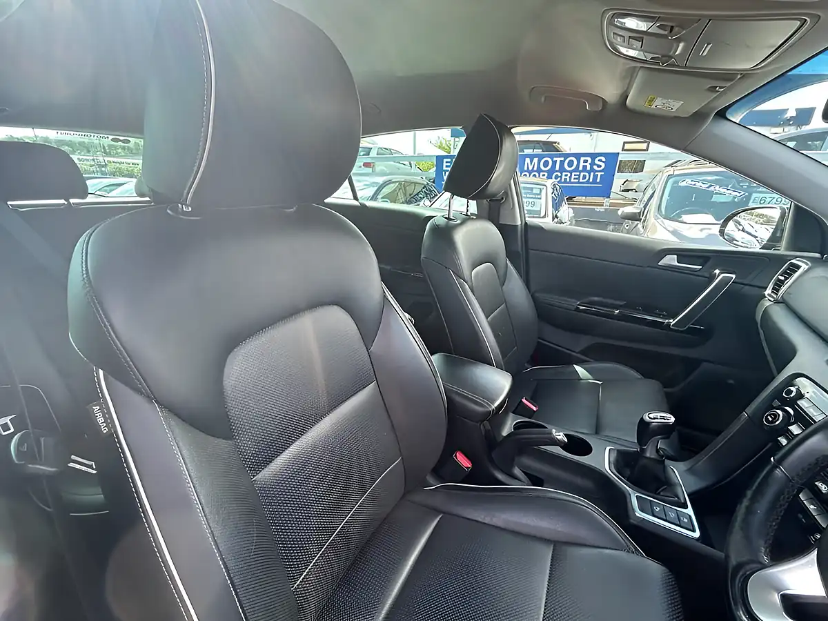 Used 2016 Kia Sportage 3 Black - Interior and Exterior details 8