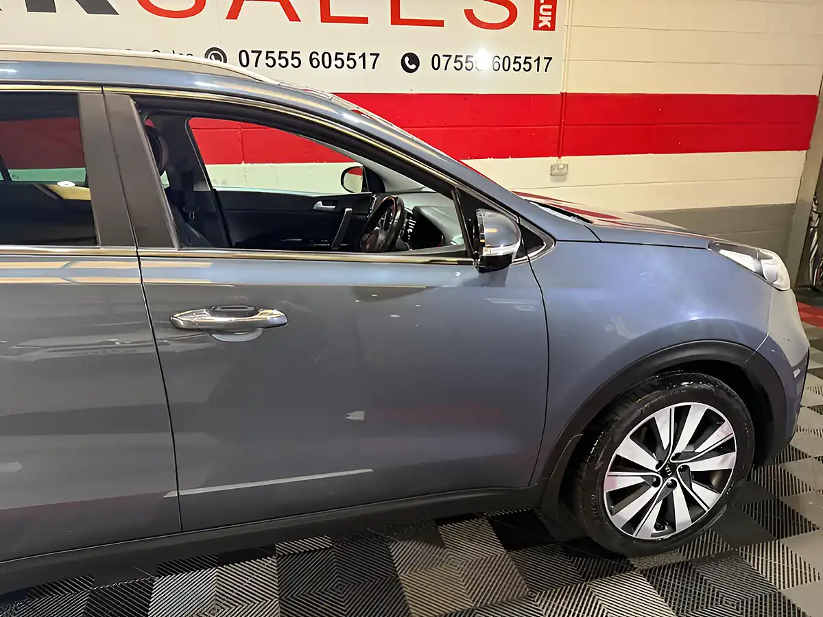 Used 2016 Kia Sportage 3 Blue - Interior and Exterior details 10