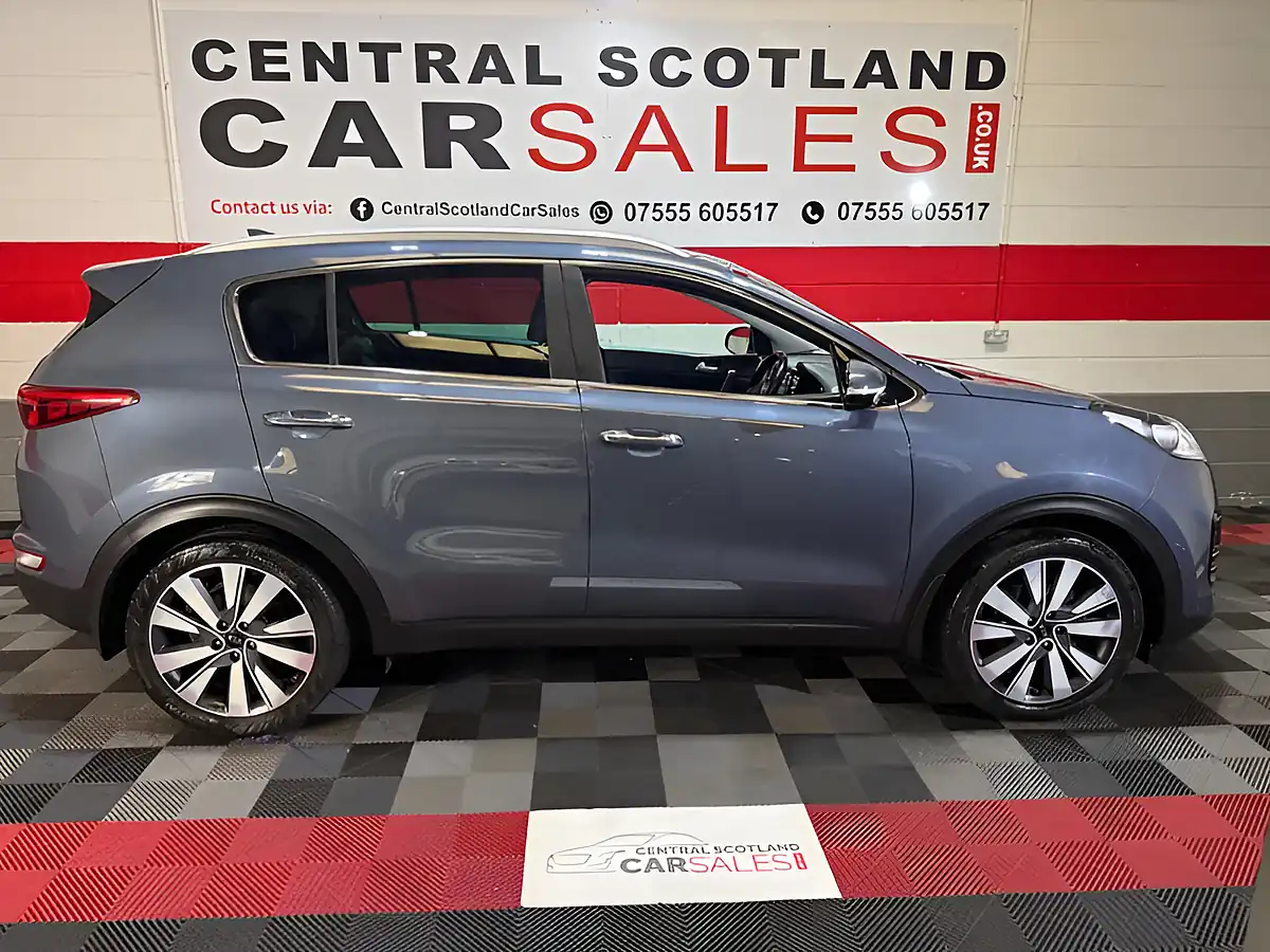 Used 2016 Kia Sportage 3 Blue - Interior and Exterior details 11