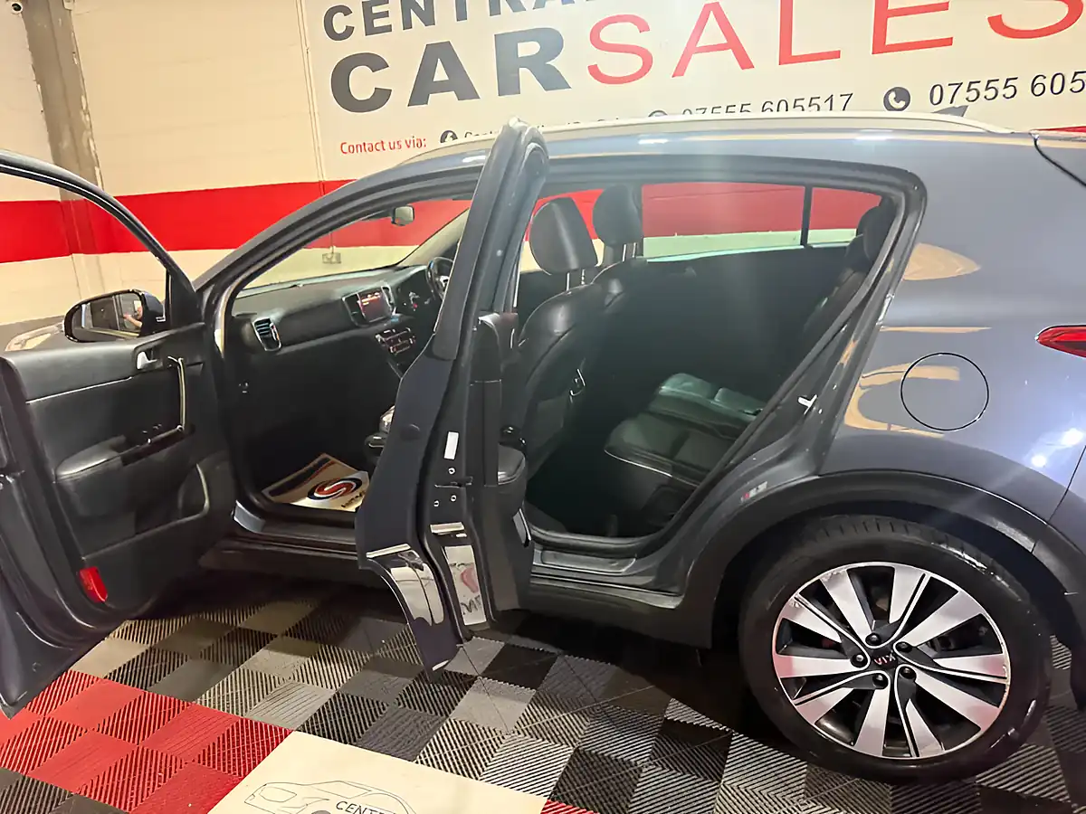 Used 2016 Kia Sportage 3 Blue - Interior and Exterior details 18