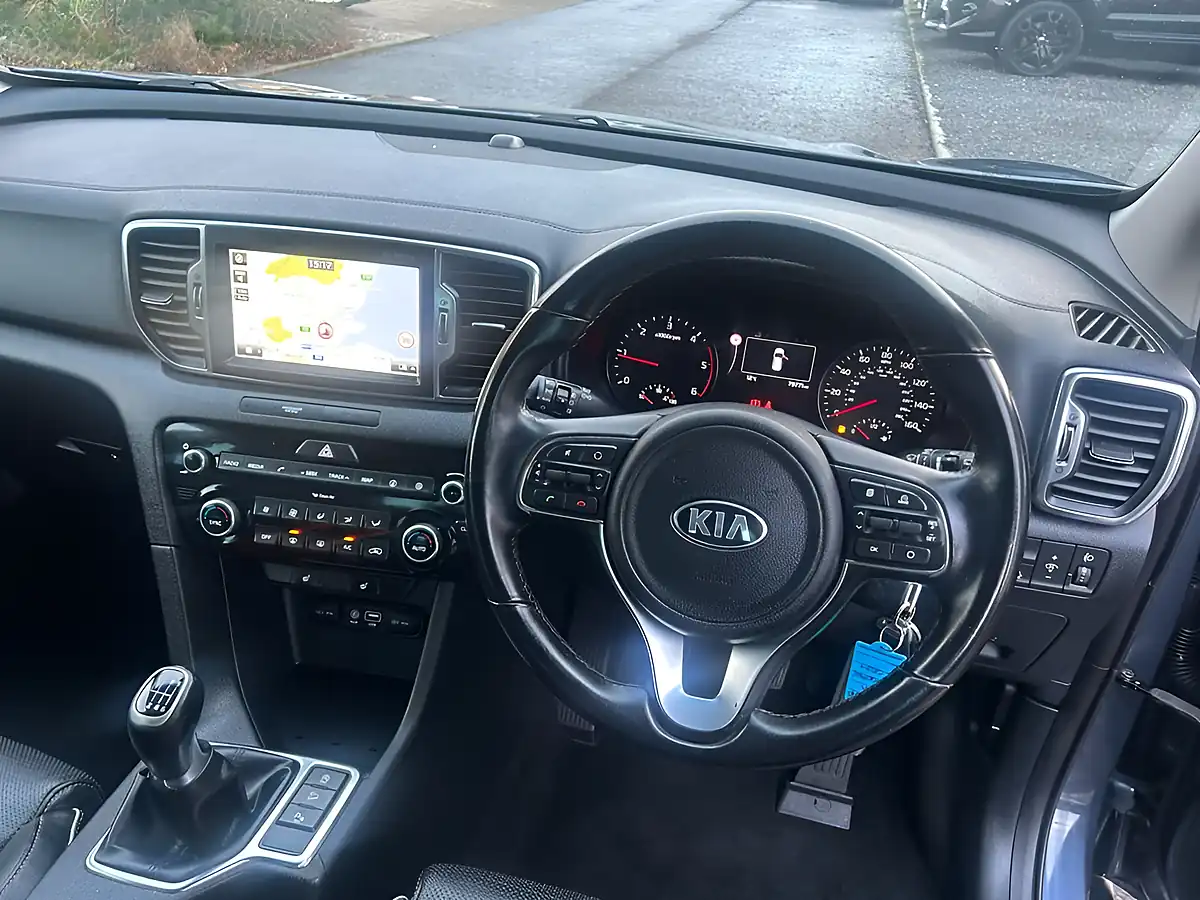 Used 2016 Kia Sportage 3 Blue - Interior and Exterior details 8