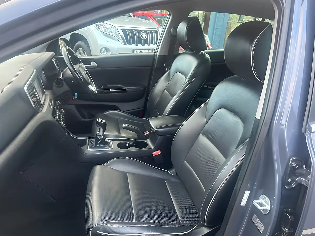 Used 2016 Kia Sportage 3 Blue - Interior and Exterior details 9