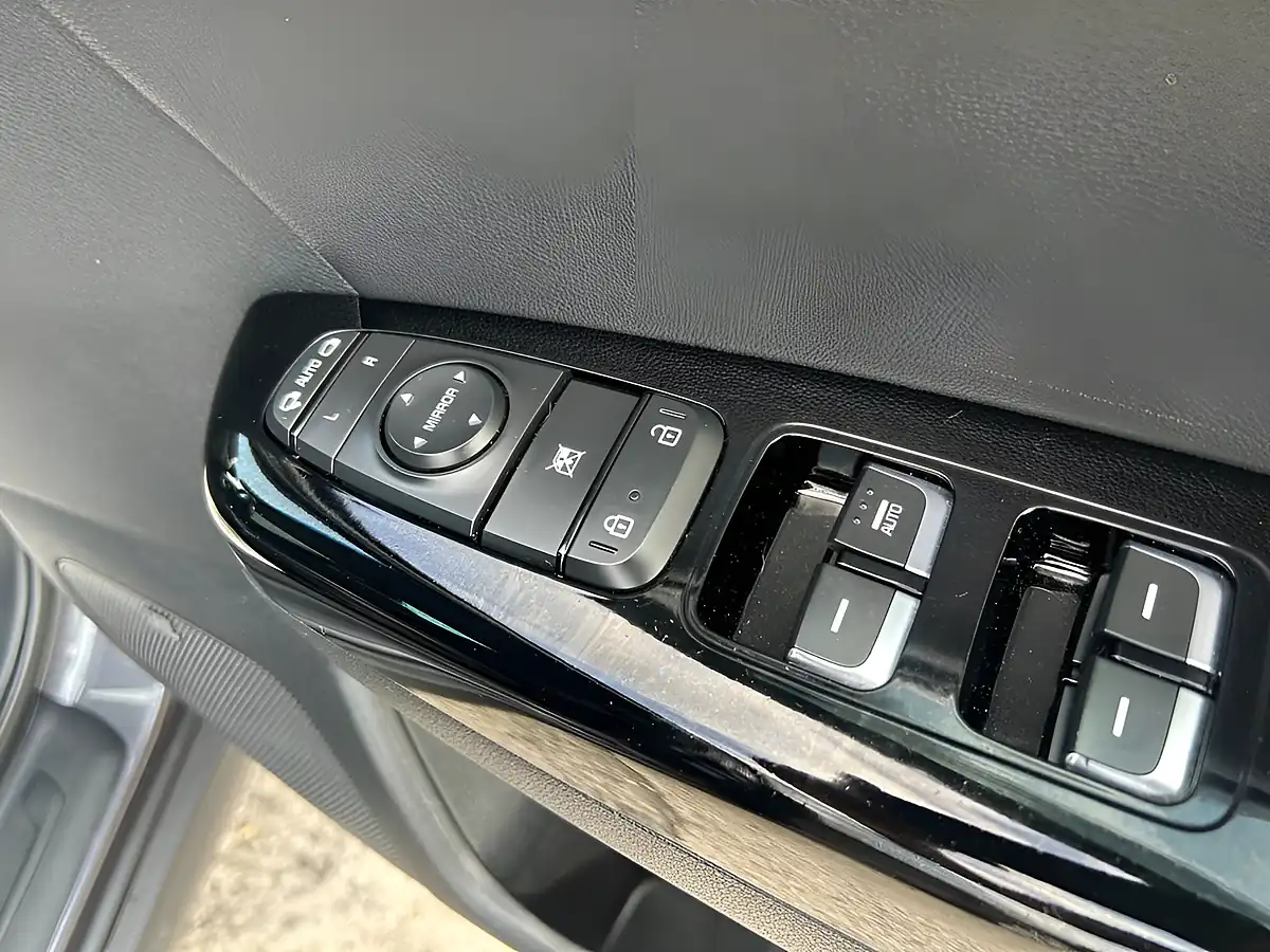 Used 2016 Kia Sportage 3 Silver - Interior and Exterior details 12