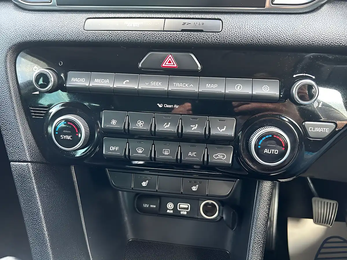 Used 2016 Kia Sportage 3 Silver - Interior and Exterior details 15