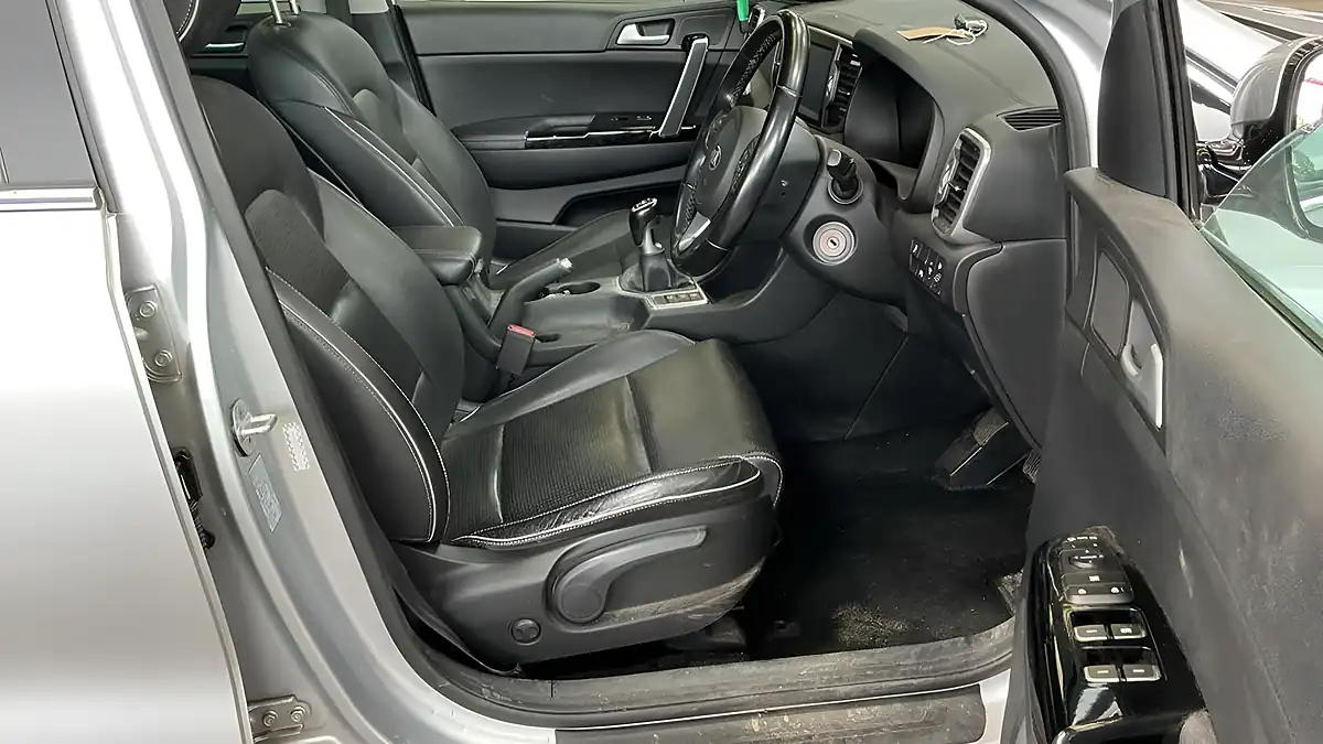 Used 2016 Kia Sportage 3 Silver - Interior and Exterior details 10