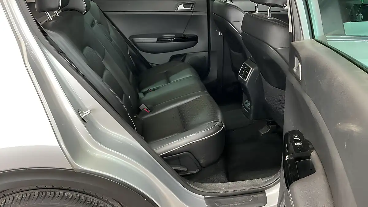 Used 2016 Kia Sportage 3 Silver - Interior and Exterior details 11