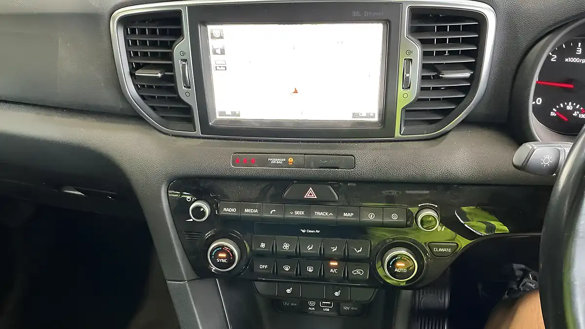 Used 2016 Kia Sportage 3 Silver - Interior and Exterior details 13