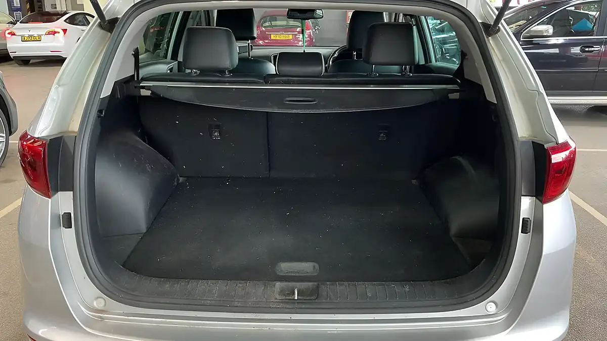 Used 2016 Kia Sportage 3 Silver - Interior and Exterior details 9