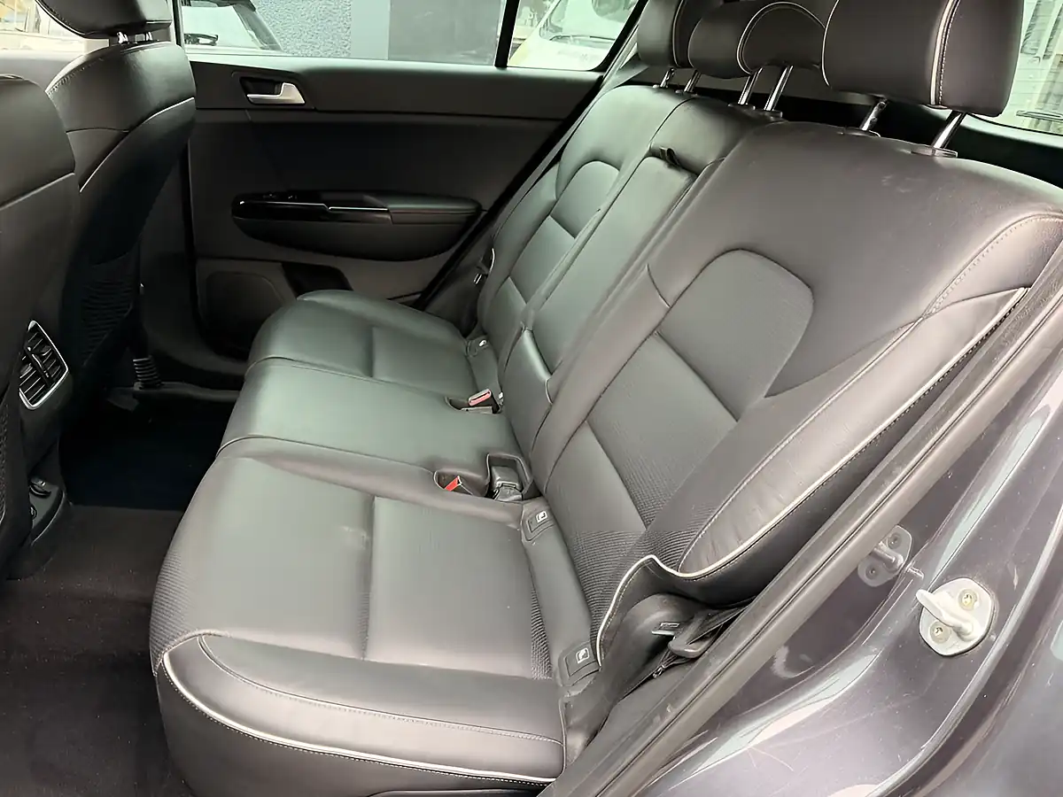 Used 2016 Kia Sportage 3 Silver - Interior and Exterior details 17