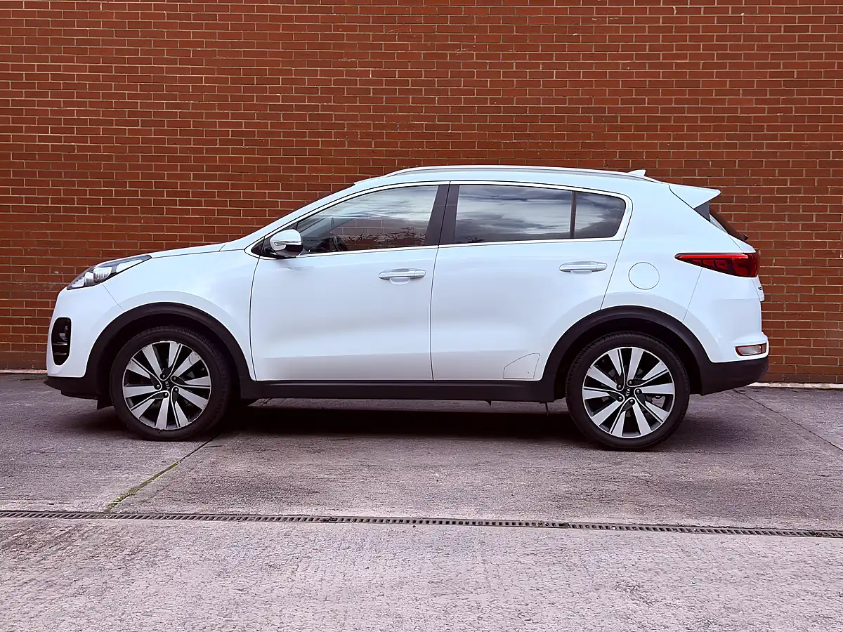 Used 2016 Kia Sportage 3 White - Interior and Exterior details 11